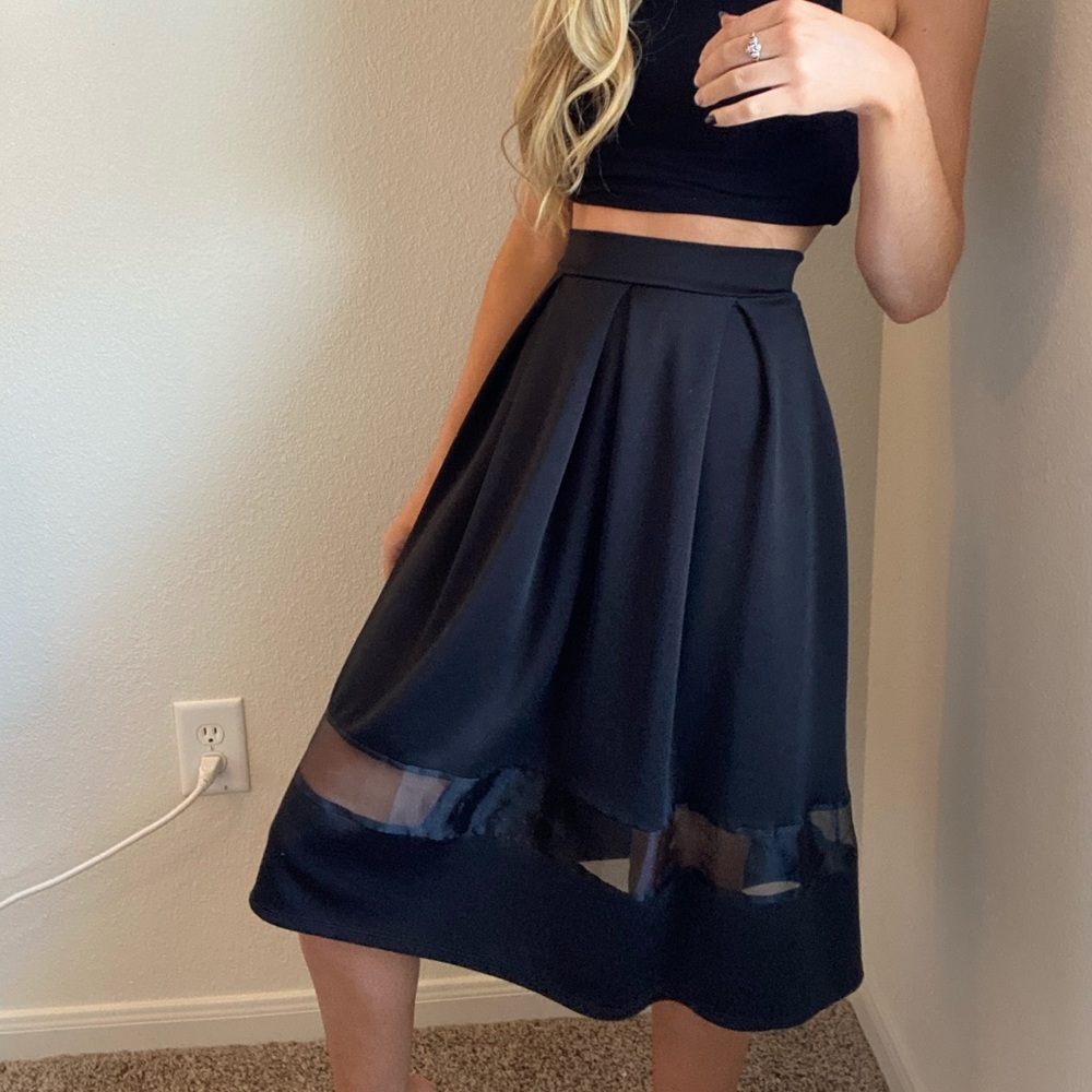 Black skirt - Picture 3 of 8
